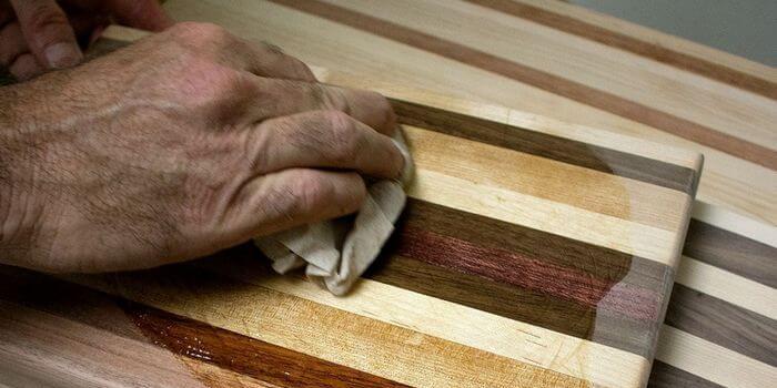 How to treat a cutting board with oil and other finishing compounds