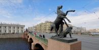 الأساطير الحضرية: جسر أنيشكوف، الخيول، كلودت